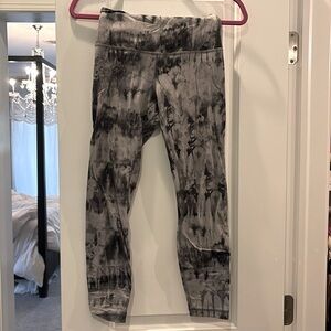 Lululemon gray and black tie-dye three-quarter length leggings
